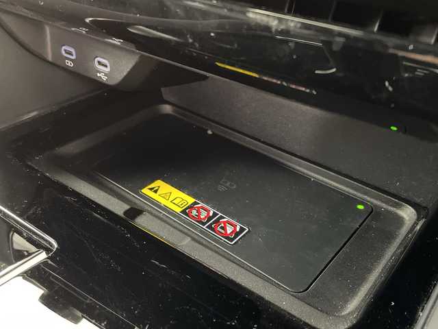 トヨタ ヴェルファイア ハイブリット エグゼクティブ ラウンジ 大阪府 2024(令6)年 3.1万km プラチナホワイトパールマイカ トヨタセーフティーセンス/　・プリクラッシュセーフティ/　・レーントレーシングアシスト/　・レーンディパーチャーアラート/　・レーダークルーズコントロール/　・ロードサインアシスト/　・オートマチックハイビーム/トヨタチームメイト/　・アドバンストパーク/　・パーキングサポートブレーキ/　・アドバンストドライブ/ムーンルーフ/フリップダウンモニター/JBLサウンドシステム/純正メモリナビ/　　BT/フルセグTV/パノラミックビューモニター/バックカメラ/両側パワースライドドア/パワーバックドア/LEDオートライト/フォグランプ/レザーシート/パワーシート/シートヒーター/エアーシート/純正19インチアルミホイール/置くだけ充電/ヘッドアップディスプレイ/ブラインドスポットモニター/リアクロストラフィックオートブレーキ/デジタルインナーミラー/ステアリングヒーター/パドルシフト/スマートキー/ビルトインETC2.0