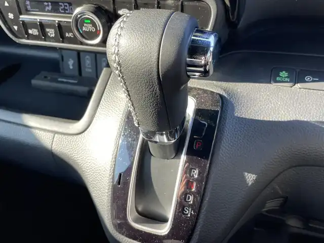 ホンダ Ｎ ＢＯＸ カスタム G L ターボ ホンダセンシング 千葉県 2019(令1)年 1.1万km プラチナホワイトパール ホンダセンシング/・レーダークルーズコントロール/・衝突軽減ブレーキ/・レーンキープアシスト/・オートマチックハイビーム/・先行車発進お知らせ機能/両側パワースライドドア/純正SDナビ【VXM-204VFi】/(CD/DVD/MSV/Bluetooth/フルセグTV)/バックカメラ/ハーフレザーシート/前席シートヒーター/革巻きステアリング/ステアリングリモコン/プッシュスタート/スマートキー×2/オートライト/純正LEDヘッドライト/フォグランプ/純正15インチアルミホイール/前方社外ドライブレコーダー/ビルトインETC/電動格納ミラー/ドアバイザー/サイド＆カーテンエアバッグ/新車時保証書＆取扱説明書