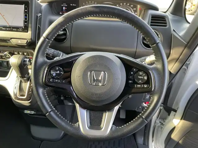 ホンダ Ｎ ＢＯＸ カスタム G L ターボ ホンダセンシング 千葉県 2019(令1)年 1.1万km プラチナホワイトパール ホンダセンシング/・レーダークルーズコントロール/・衝突軽減ブレーキ/・レーンキープアシスト/・オートマチックハイビーム/・先行車発進お知らせ機能/両側パワースライドドア/純正SDナビ【VXM-204VFi】/(CD/DVD/MSV/Bluetooth/フルセグTV)/バックカメラ/ハーフレザーシート/前席シートヒーター/革巻きステアリング/ステアリングリモコン/プッシュスタート/スマートキー×2/オートライト/純正LEDヘッドライト/フォグランプ/純正15インチアルミホイール/前方社外ドライブレコーダー/ビルトインETC/電動格納ミラー/ドアバイザー/サイド＆カーテンエアバッグ/新車時保証書＆取扱説明書