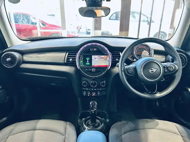 ＭＩＮＩ ミニ クーパー 大阪府 2020(令2)年 1.4万km チリ・レッド ペッパーP/インテリジェントセーフティ/純正ナビ/バックカメラ/USB/Bluetooth/純正15インチAW/LEDヘッドライト/クリアランスソナー/パーキングアシスト/スマートキー/ETC