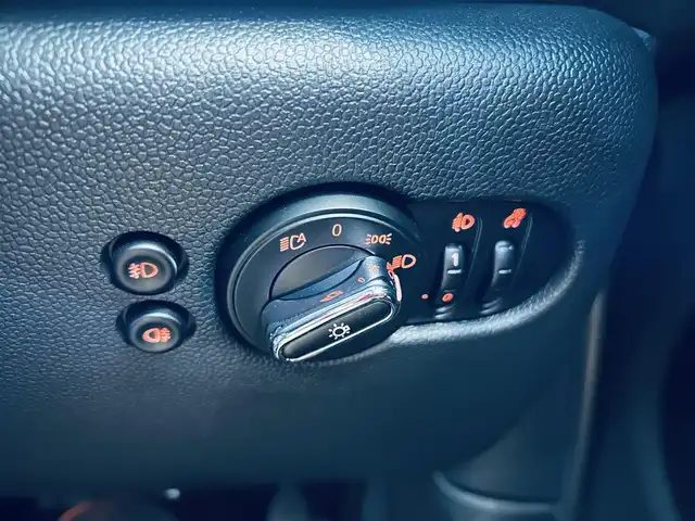 ＭＩＮＩ ミニ クーパー 大阪府 2020(令2)年 1.4万km チリ・レッド ペッパーP/インテリジェントセーフティ/純正ナビ/バックカメラ/USB/Bluetooth/純正15インチAW/LEDヘッドライト/クリアランスソナー/パーキングアシスト/スマートキー/ETC