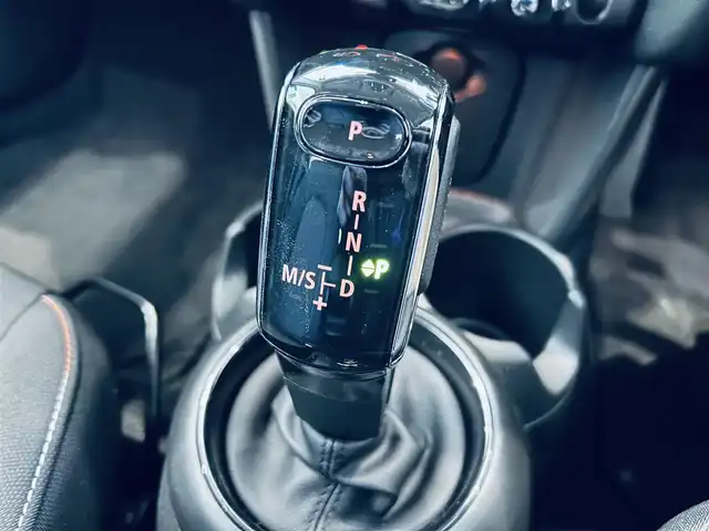 ＭＩＮＩ ミニ クーパー 大阪府 2020(令2)年 1.4万km チリ・レッド ペッパーP/インテリジェントセーフティ/純正ナビ/バックカメラ/USB/Bluetooth/純正15インチAW/LEDヘッドライト/クリアランスソナー/パーキングアシスト/スマートキー/ETC