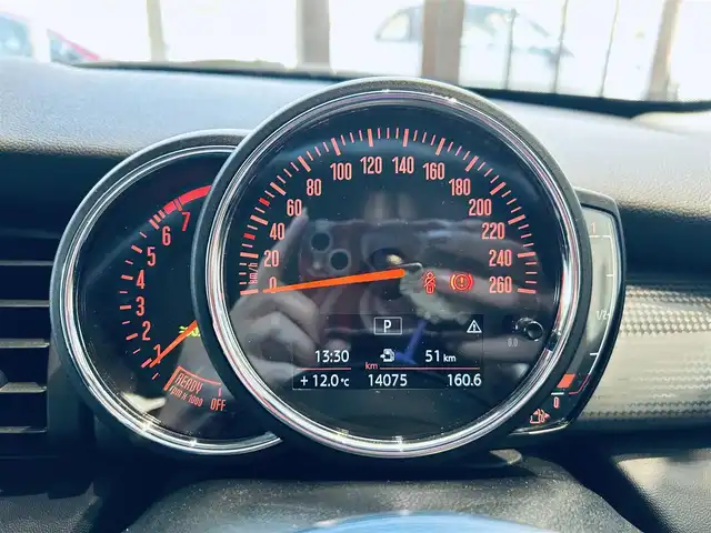 ＭＩＮＩ ミニ クーパー 大阪府 2020(令2)年 1.4万km チリ・レッド ペッパーP/インテリジェントセーフティ/純正ナビ/バックカメラ/USB/Bluetooth/純正15インチAW/LEDヘッドライト/クリアランスソナー/パーキングアシスト/スマートキー/ETC