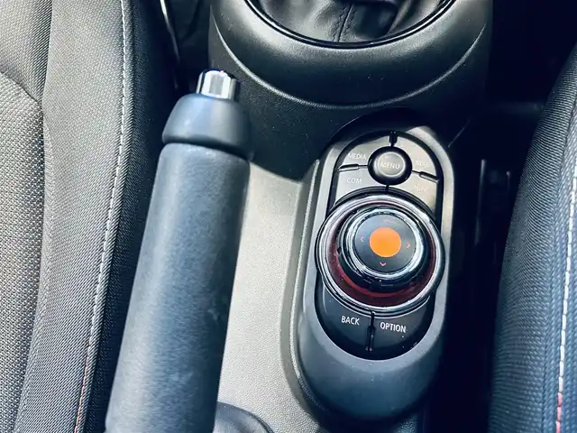 ＭＩＮＩ ミニ クーパー 大阪府 2020(令2)年 1.4万km チリ・レッド ペッパーP/インテリジェントセーフティ/純正ナビ/バックカメラ/USB/Bluetooth/純正15インチAW/LEDヘッドライト/クリアランスソナー/パーキングアシスト/スマートキー/ETC