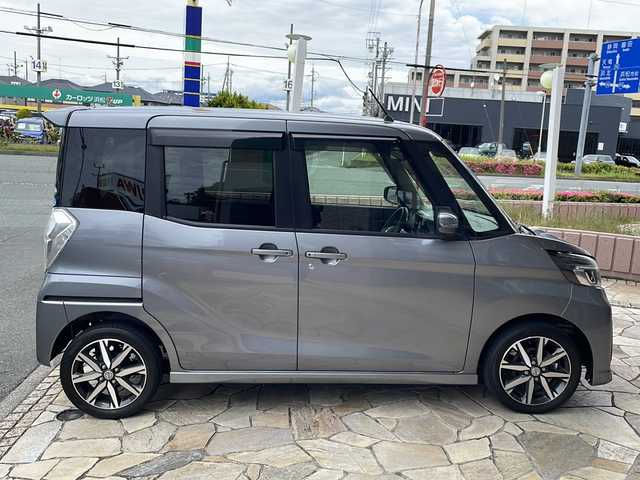 日産 デイズ ルークス ハイウェイスター Gターボ 静岡県 2019(令1)年 4.6万km チタニウムグレーメタリック 純正ナビ(MM317D-W)/CD/DVD/ラジオ/AUX/フルセグTV/全方位カメラ/ステアリングリモコン/リアサーキュレーター/後席テーブル/後席ロールサンシェイド/クルーズコントロール/両側パワースライドドア/純正フロアマット/クリアランスソナー/衝突軽減ブレーキ/レーンキープアシスト/オートライト/オートマチックハイビーム/LEDライト/フォグランプ/電動格納ミラー