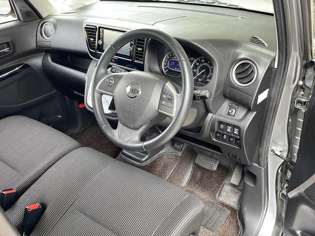 日産 デイズ ルークス ハイウェイスター Gターボ 静岡県 2019(令1)年 4.6万km チタニウムグレーメタリック 純正ナビ(MM317D-W)/CD/DVD/ラジオ/AUX/フルセグTV/全方位カメラ/ステアリングリモコン/リアサーキュレーター/後席テーブル/後席ロールサンシェイド/クルーズコントロール/両側パワースライドドア/純正フロアマット/クリアランスソナー/衝突軽減ブレーキ/レーンキープアシスト/オートライト/オートマチックハイビーム/LEDライト/フォグランプ/電動格納ミラー