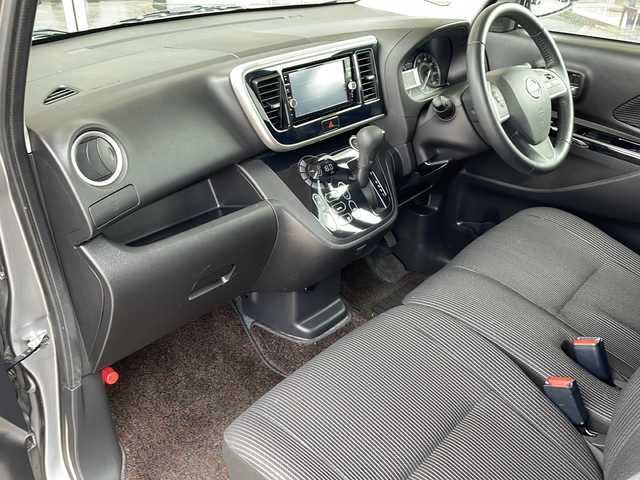 日産 デイズ ルークス ハイウェイスター Gターボ 静岡県 2019(令1)年 4.6万km チタニウムグレーメタリック 純正ナビ(MM317D-W)/CD/DVD/ラジオ/AUX/フルセグTV/全方位カメラ/ステアリングリモコン/リアサーキュレーター/後席テーブル/後席ロールサンシェイド/クルーズコントロール/両側パワースライドドア/純正フロアマット/クリアランスソナー/衝突軽減ブレーキ/レーンキープアシスト/オートライト/オートマチックハイビーム/LEDライト/フォグランプ/電動格納ミラー
