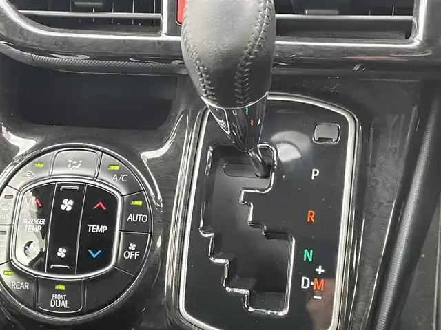 トヨタ ヴォクシー ZS 長野県 2014(平26)年 12.8万km ボルドーマイカメタリック (株)IDOMが運営する【じしゃロン長野店】の自社ローン専用車両になります。こちらは現金またはオートローンご利用時の価格です。自社ローンご希望の方は別途その旨お申付け下さい　/ＡＬＰＩＮＥナビ/ＡＬＰＩＮＥ後席モニター/（Ｂｌｕｅｔｏｏｔｈ接続/フルセグＴＶ/ＣＤ/ＤＶＤ）/両側パワースライドドア/バックカメラ/ビルトインＥＴＣ/プッシュスタート＆スマートキー/オートライト/ＬＥＤライト