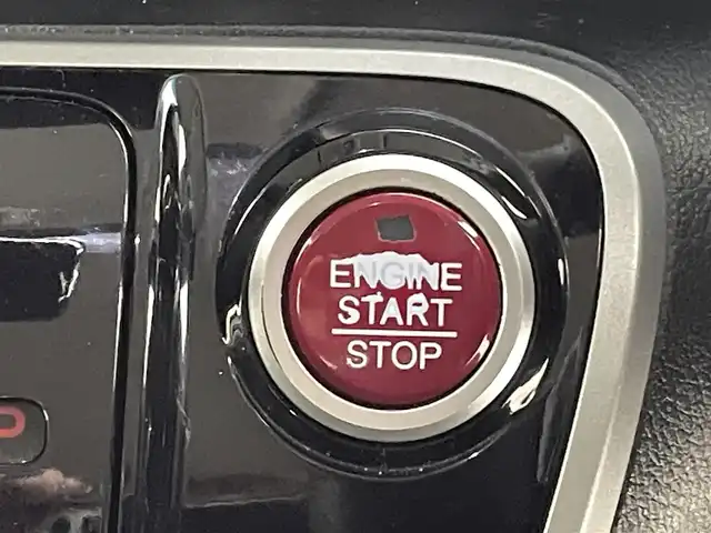 ホンダ Ｎ ＢＯＸ カスタム G ターボSSパッケージ 熊本県 2013(平25)年 5.3万km プレミアムホワイトパール 社外ディスプレイオーディオ　/両側パワースライドドア　/バックカメラ　/クルーズコントロール　/横滑り防止　/パドルシフト/純正フロアマット　/純正１５インチＡＷ　/オートライト　/ＨＩＤライト　/フォグライト　/スマートキー/プッシュスタート/スペアキー1本/取扱説明書