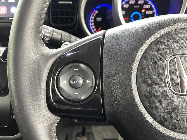 ホンダ Ｎ ＢＯＸ カスタム G ターボSSパッケージ 熊本県 2013(平25)年 5.3万km プレミアムホワイトパール 社外ディスプレイオーディオ　/両側パワースライドドア　/バックカメラ　/クルーズコントロール　/横滑り防止　/パドルシフト/純正フロアマット　/純正１５インチＡＷ　/オートライト　/ＨＩＤライト　/フォグライト　/スマートキー/プッシュスタート/スペアキー1本/取扱説明書