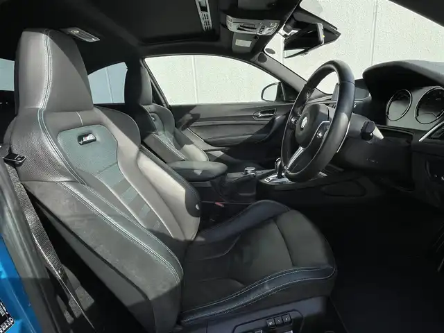 ＢＭＷ Ｍ２ コンペティション 東京都 2020(令2)年 1.3万km ロングビーチブルーメタリック ワンオーナー車/後期モデル/iDriveナビ/バックカメラ/Harman/Kardon/黒革シート/前席パワーシート/前席シートヒーター/ガラスルーフ/前後ドライブレコーダー/レインセンサー /パドルシフト/インテリジェントセーフティパッケージ/クルーズコントロール/レーンディパーチャーワーニング/純正19inchAW/保証書　取説　スペアキー1本
