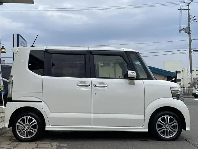 ホンダ Ｎ ＢＯＸ カスタム G SSパッケージ 秋田県 2014(平26)年 9.6万km プレミアムホワイトパール (株)IDOMが運営する【じしゃロン 秋田店】の自社ローン専用車両になります。こちらは現金またはオートローンご利用時の価格です。自社ローンご希望の方は別途その旨お申付け下さい/メモリナビ/ワンセグテレビ/バックカメラ/ウィンカーミラー/ドアバイザー/プッシュスタート/両側パワースライドドア/スマートキー