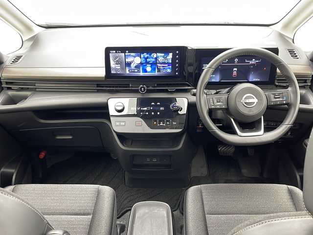 日産 セレナ e－パワー ハイウェイスター V 千葉県 2023(令5)年 3.8万km プリズムホワイト 禁煙車/純正12.3インチコネクティッドナビ（USB/Bluetooth/フルセグTV）/エマージェンシーブレーキ/プロパイロット/レーンキープアシスト/車線逸脱警報システム/ブラインドスポットモニター/クリアランスソナー/アラウンドビューモニター/ビルトインETC2.0/インテリジェントルームミラー/両側電動ドア/革巻きステアリング/ステアリングスイッチ/電子パーキング/ブレーキホールド/ハーフレザーシート/左右独立エアコン/置くだけ充電/オートライト/オートマチックハイビーム/LEDヘッドライト/LEDフォグランプ/純正16インチAW/電動格納ウインカーミラー/プッシュスタート/スマートキー