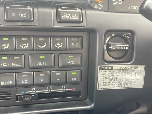 トヨタ ランドクルーザー VX－LTD 千葉県 1990(平2)年 7.6万km シルバーⅡ 1オーナー 新車時保証書 取説 記録簿13枚 整備手帳 サンルーフ エレクトリックウィンチ A/Tタイヤ 純正キャリア クールBOX シートヒーター クルコン 純正シートカバー ディーゼル ターボ