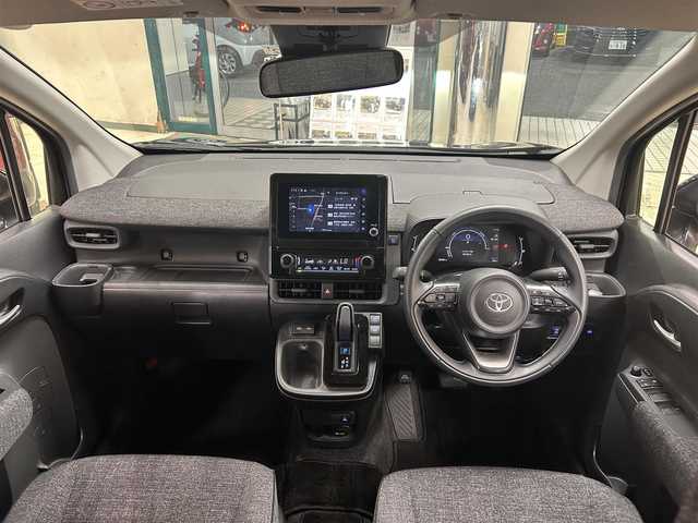 トヨタ シエンタ ハイブリッド Z 東京都 2023(令5)年 2.9万km ブラック 純正メーカーナビ/(BT/USB/Miracast)/両側パワースライドドア/クリアランスソナー/LKA　(レーンキープアシスト)/BSM　(ブラインドスポットビューモニター)/PCS　(プリクラッシュセーフティー)/PDA　(プロアクティブドライブアシスト)/RCTA　(リアクロストラフィックアラート)/PKSB　(パーキングサポートブレーキ)/RSA　(ロードサイドアシスト)/全方位カメラ/レーダークルーズコントロール/オートハイビーム/オートライト/LED/ドアバイザー/電動格納ウインカーミラー/横滑り防止機能/ETC/革巻きステアリング/ステアリングスイッチ/AC100V電源/1500W　コンセント/純正フロアマット/リアプライバシーガラス/ISOFIX/前方ドライブレコーダー/後席サンシェード　/後席テーブル/新車時保証書/整備点検記録簿/取扱説明書/スペアキー/W＋S　SRS＆ABS/スマートキー/プッシュスタート/オートエアコン