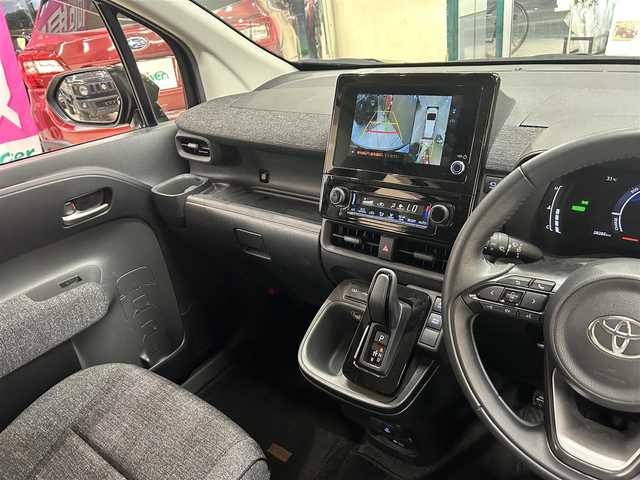 トヨタ シエンタ ハイブリッド Z 東京都 2023(令5)年 2.9万km ブラック 純正メーカーナビ/(BT/USB/Miracast)/両側パワースライドドア/クリアランスソナー/LKA　(レーンキープアシスト)/BSM　(ブラインドスポットビューモニター)/PCS　(プリクラッシュセーフティー)/PDA　(プロアクティブドライブアシスト)/RCTA　(リアクロストラフィックアラート)/PKSB　(パーキングサポートブレーキ)/RSA　(ロードサイドアシスト)/全方位カメラ/レーダークルーズコントロール/オートハイビーム/オートライト/LED/ドアバイザー/電動格納ウインカーミラー/横滑り防止機能/ETC/革巻きステアリング/ステアリングスイッチ/AC100V電源/1500W　コンセント/純正フロアマット/リアプライバシーガラス/ISOFIX/前方ドライブレコーダー/後席サンシェード　/後席テーブル/新車時保証書/整備点検記録簿/取扱説明書/スペアキー/W＋S　SRS＆ABS/スマートキー/プッシュスタート/オートエアコン