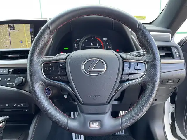 レクサス ＥＳ 300h Fスポーツ 山梨県 2019(平31)年 6.6万km ホワイトノーヴァガラスフレーク 〇ワンオーナー/〇ムーンルーフ/〇純正12.3インチナビ/〇マークレビンソンプレミアムサラウンドサウンドシステム/〇フルセグTV/〇バックカメラ/〇ビルトインETC2.0/〇ドライブレコーダー/〇セーフティシステム＋/・レーダークルーズコントロール/・プリクラッシュセーフティ/〇カラーヘッドアップディスプレイ/〇三眼LEDヘッドランプ/〇オートライト/〇フォグランプ/〇純正19インチアルミ/〇革巻きステアリング/〇ステアリングヒーター/〇パドルシフト/〇左右独立温度調整オートエアコン/〇合皮シート/〇シートヒーター/〇シートベンチレーション/〇パワーシート/〇スマートエントリー/〇禁煙車