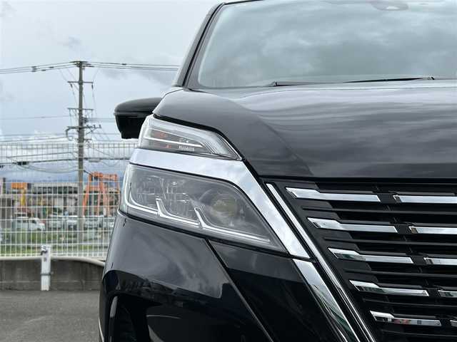 日産 セレナ ハイウェイスター V 福岡県 2021(令3)年 3.3万km ダイヤモンドブラック 純正10型SDナビ（フルセグ/TV/CD/DVD/BT）アラウンドビューモニタープロパイロットエマージェンシーブレーキコーナーセンサーETCBSMドラレコデジタルインナーミラUSBポート純正LEDヘットライト純正フロアマット純正16インチアルミホイールスマートキープッシュスタート