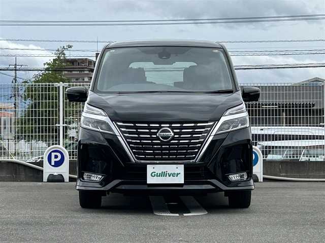 日産 セレナ ハイウェイスター V 福岡県 2021(令3)年 3.3万km ダイヤモンドブラック 純正10型SDナビ（フルセグ/TV/CD/DVD/BT）アラウンドビューモニタープロパイロットエマージェンシーブレーキコーナーセンサーETCBSMドラレコデジタルインナーミラUSBポート純正LEDヘットライト純正フロアマット純正16インチアルミホイールスマートキープッシュスタート