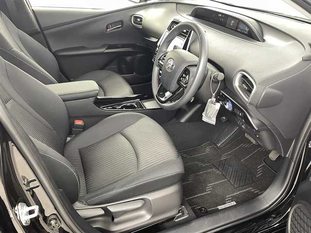 トヨタ プリウス ＰＨＶ S セーフティパッケージ 福島県 2022(令4)年 1.2万km アティチュードブラックマイカ トヨタセーフティーセンス　/・PCS/・車線逸脱警報/・BSＭ/・レーダークルーズコントロール/・クリアランスソナー/純正ナビ　/【AM/FM/Bluetooth】/バックカメラ　/ＥＴＣ　/プッシュスタート　/・スマートキー　/・スペアキー　/オートライト　/・ＬＥＤライト　/ステアリングスイッチ　/・革巻きステアリング　/チルトステアリング/純正フロアマット/ドアバイザー/プラグインハイブリッド/USB入力端子
