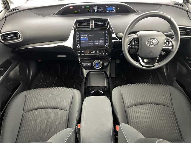 トヨタ プリウス ＰＨＶ S セーフティパッケージ 福島県 2022(令4)年 1.2万km アティチュードブラックマイカ トヨタセーフティーセンス　/・PCS/・車線逸脱警報/・BSＭ/・レーダークルーズコントロール/・クリアランスソナー/純正ナビ　/【AM/FM/Bluetooth】/バックカメラ　/ＥＴＣ　/プッシュスタート　/・スマートキー　/・スペアキー　/オートライト　/・ＬＥＤライト　/ステアリングスイッチ　/・革巻きステアリング　/チルトステアリング/純正フロアマット/ドアバイザー/プラグインハイブリッド/USB入力端子