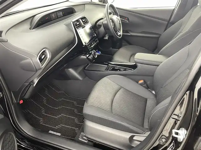 トヨタ プリウス ＰＨＶ S セーフティパッケージ 福島県 2022(令4)年 1.2万km アティチュードブラックマイカ トヨタセーフティーセンス　/・PCS/・車線逸脱警報/・BSＭ/・レーダークルーズコントロール/・クリアランスソナー/純正ナビ　/【AM/FM/Bluetooth】/バックカメラ　/ＥＴＣ　/プッシュスタート　/・スマートキー　/・スペアキー　/オートライト　/・ＬＥＤライト　/ステアリングスイッチ　/・革巻きステアリング　/チルトステアリング/純正フロアマット/ドアバイザー/プラグインハイブリッド/USB入力端子