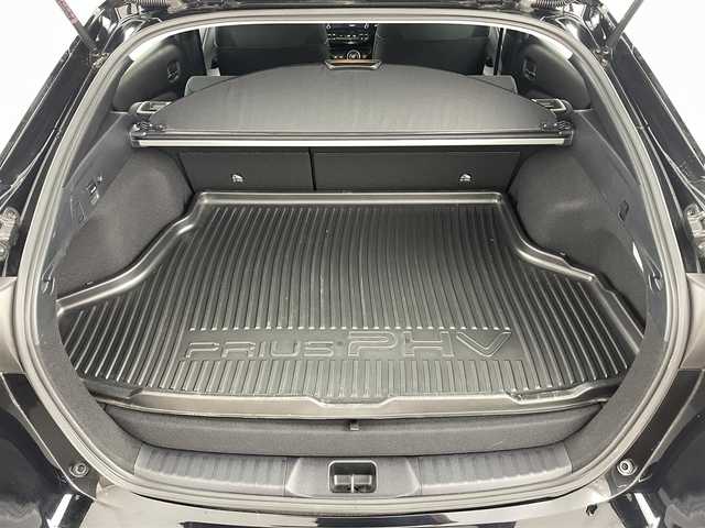 トヨタ プリウス ＰＨＶ S セーフティパッケージ 福島県 2022(令4)年 1.2万km アティチュードブラックマイカ トヨタセーフティーセンス　/・PCS/・車線逸脱警報/・BSＭ/・レーダークルーズコントロール/・クリアランスソナー/純正ナビ　/【AM/FM/Bluetooth】/バックカメラ　/ＥＴＣ　/プッシュスタート　/・スマートキー　/・スペアキー　/オートライト　/・ＬＥＤライト　/ステアリングスイッチ　/・革巻きステアリング　/チルトステアリング/純正フロアマット/ドアバイザー/プラグインハイブリッド/USB入力端子
