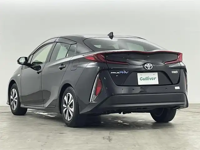 トヨタ プリウス ＰＨＶ S セーフティパッケージ 福島県 2022(令4)年 1.2万km アティチュードブラックマイカ トヨタセーフティーセンス　/・PCS/・車線逸脱警報/・BSＭ/・レーダークルーズコントロール/・クリアランスソナー/純正ナビ　/【AM/FM/Bluetooth】/バックカメラ　/ＥＴＣ　/プッシュスタート　/・スマートキー　/・スペアキー　/オートライト　/・ＬＥＤライト　/ステアリングスイッチ　/・革巻きステアリング　/チルトステアリング/純正フロアマット/ドアバイザー/プラグインハイブリッド/USB入力端子