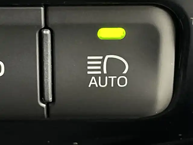 トヨタ プリウス A プレミアム 三重県 2018(平30)年 7万km アティチュードブラックマイカ 禁煙車/トヨタセーフティセンス/レーンキープアシスト/純正９インチナビ/CD/BT/SD/フルセグTV/バックカメラ/ヘッドアップディスプレイ/前席シートヒーター/クリアランスソナー/モデリスタエアロ/ルーフラッピング/レーダークルーズコントロール/ブラインドスポットモニター/パーキングアシスト/ビルトインETC/ワイヤレス充電/純正ドライブレコーダー/オートハイビーム