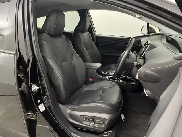 トヨタ プリウス A プレミアム 三重県 2018(平30)年 7万km アティチュードブラックマイカ 禁煙車/トヨタセーフティセンス/レーンキープアシスト/純正９インチナビ/CD/BT/SD/フルセグTV/バックカメラ/ヘッドアップディスプレイ/前席シートヒーター/クリアランスソナー/モデリスタエアロ/ルーフラッピング/レーダークルーズコントロール/ブラインドスポットモニター/パーキングアシスト/ビルトインETC/ワイヤレス充電/純正ドライブレコーダー/オートハイビーム