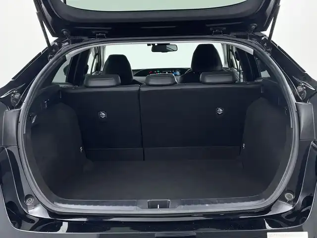 トヨタ プリウス A プレミアム 三重県 2018(平30)年 7万km アティチュードブラックマイカ 禁煙車/トヨタセーフティセンス/レーンキープアシスト/純正９インチナビ/CD/BT/SD/フルセグTV/バックカメラ/ヘッドアップディスプレイ/前席シートヒーター/クリアランスソナー/モデリスタエアロ/ルーフラッピング/レーダークルーズコントロール/ブラインドスポットモニター/パーキングアシスト/ビルトインETC/ワイヤレス充電/純正ドライブレコーダー/オートハイビーム