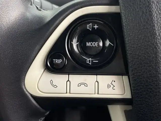 トヨタ プリウス A プレミアム 三重県 2018(平30)年 7万km アティチュードブラックマイカ 禁煙車/トヨタセーフティセンス/レーンキープアシスト/純正９インチナビ/CD/BT/SD/フルセグTV/バックカメラ/ヘッドアップディスプレイ/前席シートヒーター/クリアランスソナー/モデリスタエアロ/ルーフラッピング/レーダークルーズコントロール/ブラインドスポットモニター/パーキングアシスト/ビルトインETC/ワイヤレス充電/純正ドライブレコーダー/オートハイビーム