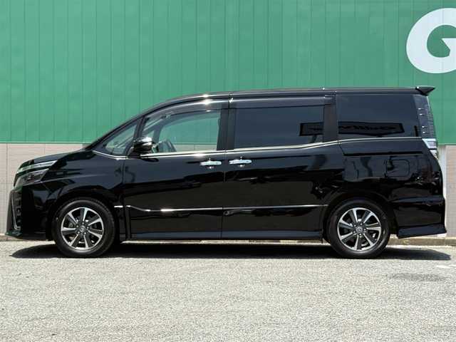 トヨタ ヴォクシー ZS 煌Ⅱ 千葉県 2021(令3)年 4.4万km ブラック 純正10インチSDナビ/　（BT/DVD/CD/AM/FM)/アルパイン12.1フリップダウン/フルセグ/トヨタセーフティセンス/前後コーナーセンサー/両側パワスラ/バックカメラ/クルーズコントロール/ETC
