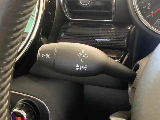 ＭＩＮＩ ミニ クラブマン クーパーD 熊本県 2018(平30)年 5.6万km 紺 ・スマートキー/・プッシュスタート/・インテリジェントセーフティ/・クルーズコントロール/・純正HDDナビ/　【Bluetooth・USB】/・バックカメラ/・ETC/・ドライブレコーダー(前後録画)/・革調シートカバー/・LEDヘッドランプ/・LEDフォグランプ/・純正マット
