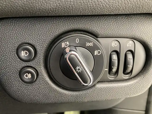 ＭＩＮＩ ミニ クラブマン クーパーD 熊本県 2018(平30)年 5.6万km 紺 ・スマートキー/・プッシュスタート/・インテリジェントセーフティ/・クルーズコントロール/・純正HDDナビ/　【Bluetooth・USB】/・バックカメラ/・ETC/・ドライブレコーダー(前後録画)/・革調シートカバー/・LEDヘッドランプ/・LEDフォグランプ/・純正マット