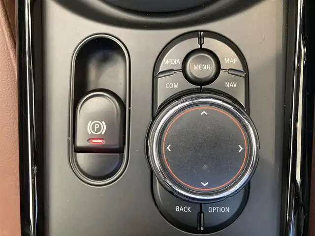 ＭＩＮＩ ミニ クラブマン クーパーD 熊本県 2018(平30)年 5.6万km 紺 ・スマートキー/・プッシュスタート/・インテリジェントセーフティ/・クルーズコントロール/・純正HDDナビ/　【Bluetooth・USB】/・バックカメラ/・ETC/・ドライブレコーダー(前後録画)/・革調シートカバー/・LEDヘッドランプ/・LEDフォグランプ/・純正マット