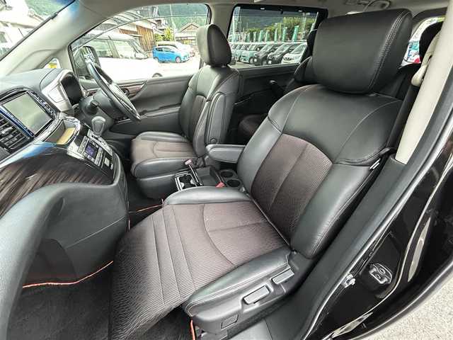 日産 エルグランド 250ハイウェイスター 愛媛県 2014(平26)年 7.2万km ファントムブラック 純正8インチナビ【MM513D-L】/　CD/DVD/Bluetooth/フルセグTV/バックカメラ/ビルトインETC/ハーフレザーシート/左側パワースライドドア/純正18インチAW/オートライト/HIDヘッドライト/フロントフォグ/革巻きステアリング/プッシュスタート/フロアマット/オットマン