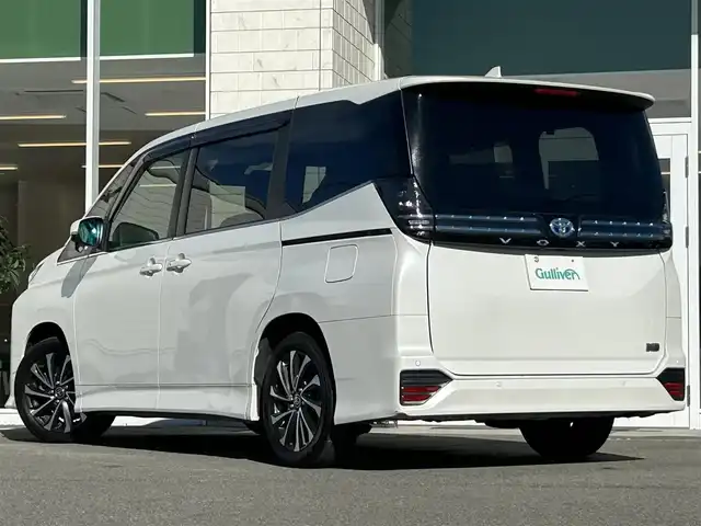 トヨタ ヴォクシー ハイブリッド S－Z 兵庫県 2022(令4)年 4.7万km ホワイトパールクリスタルシャイン 純正ディスプレイオーディオ（ナビ付）/Bluetoothオーディオ/フルセグTV/バックカメラ/ビルトインETC2.0/前後ドライブレコーダー/シートヒーター/クルーズコントロール/ステアリングヒーター/両側パワースライドドア/デジタルインナーミラー/ライトレベライザー/純正フロアマット
