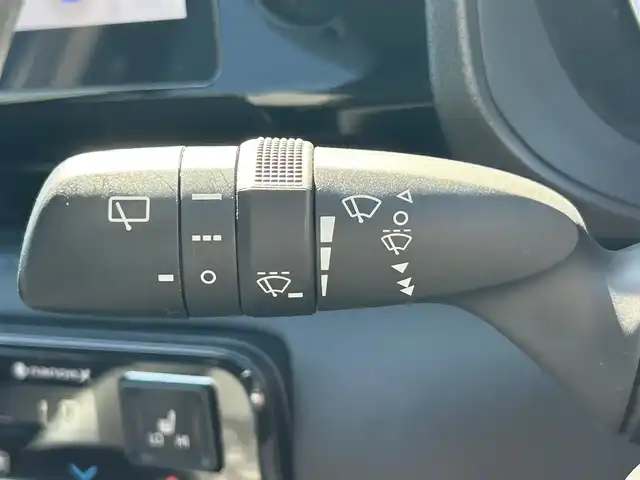 トヨタ ヴォクシー ハイブリッド S－Z 兵庫県 2022(令4)年 4.7万km ホワイトパールクリスタルシャイン 純正ディスプレイオーディオ（ナビ付）/Bluetoothオーディオ/フルセグTV/バックカメラ/ビルトインETC2.0/前後ドライブレコーダー/シートヒーター/クルーズコントロール/ステアリングヒーター/両側パワースライドドア/デジタルインナーミラー/ライトレベライザー/純正フロアマット
