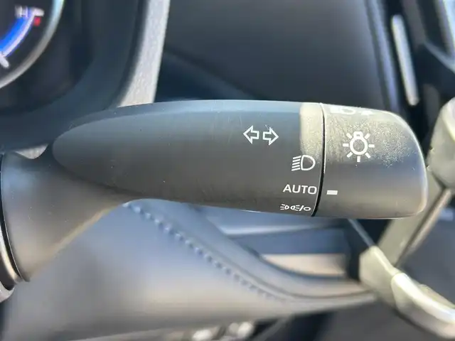トヨタ ヴォクシー ハイブリッド S－Z 兵庫県 2022(令4)年 4.7万km ホワイトパールクリスタルシャイン 純正ディスプレイオーディオ（ナビ付）/Bluetoothオーディオ/フルセグTV/バックカメラ/ビルトインETC2.0/前後ドライブレコーダー/シートヒーター/クルーズコントロール/ステアリングヒーター/両側パワースライドドア/デジタルインナーミラー/ライトレベライザー/純正フロアマット
