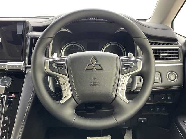 三菱 デリカＤ：５ シャモニー 新潟県 2025(令7)年 0.1千km 黒 CHAMONIX (8人)　4WD　e-Assist/オリジナルナビ取付パッケージ＋リアモニター取付パッケージ(25/300)　ステップレス　（8人）D:5専用11型ナビゲーション(322/300)　12.8型後席用モニター(143/550円)/純正11型ナビ/フルセグ/BT/HDMi/アルパイン12.8型フリップダウンモニター/全方位カメラ/両側パワースライドドア/シートヒーター/パワーシート/パワーバックドア/オートライト/スマートキー/衝突軽減ブレーキ/レーンアシスト/アイドリングストップ