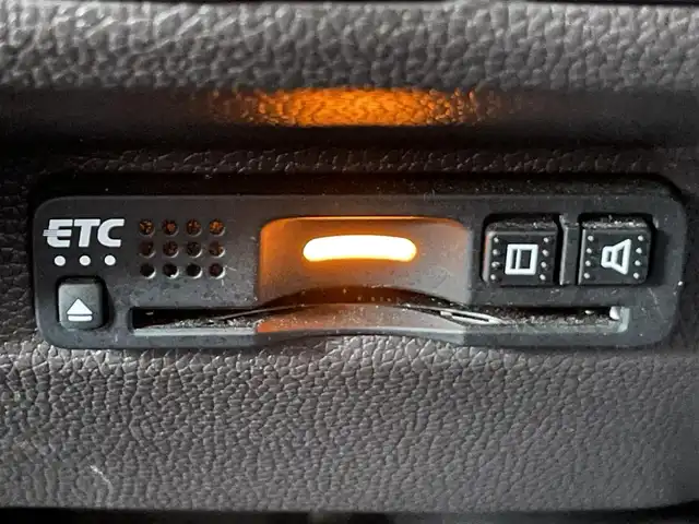 ホンダ フリード ハイブリット G ホンダセンシング 岡山県 2020(令2)年 6.9万km クリスタルブラックパール 登録時走行距離：　68766km/ワンオーナー/禁煙車/純正SDナビ(型番：VXM-204VFi)/　(CD/DVD/フルセグTV/Bluetooth)/バックカメラ/クルーズコントロール(追従走行あり)/衝突被害軽減システム/車線逸脱警報/先行車発進お知らせ機能/ETC/両側パワースライドドア/シートヒーター/ステアリングスイッチ/純正LEDヘッドライト/フォグライト/オートライト/プッシュスタート/スマートキー/アイドリングストップ/ドアバイザー/ウインカーミラー/電動格納ミラー/純正フロアマット/横滑防止装置/盗難防止装置/取扱説明書/新車時整備手帳（保証書）