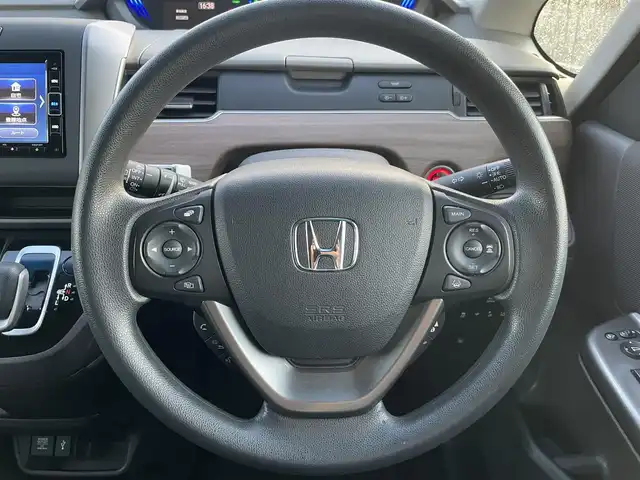 ホンダ フリード ハイブリット G ホンダセンシング 岡山県 2020(令2)年 6.9万km クリスタルブラックパール 登録時走行距離：　68766km/ワンオーナー/禁煙車/純正SDナビ(型番：VXM-204VFi)/　(CD/DVD/フルセグTV/Bluetooth)/バックカメラ/クルーズコントロール(追従走行あり)/衝突被害軽減システム/車線逸脱警報/先行車発進お知らせ機能/ETC/両側パワースライドドア/シートヒーター/ステアリングスイッチ/純正LEDヘッドライト/フォグライト/オートライト/プッシュスタート/スマートキー/アイドリングストップ/ドアバイザー/ウインカーミラー/電動格納ミラー/純正フロアマット/横滑防止装置/盗難防止装置/取扱説明書/新車時整備手帳（保証書）