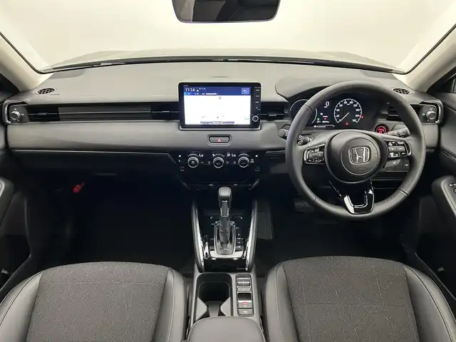 ホンダ ヴェゼル ハイブリッド e:HEV Z 愛媛県 2025(令7)年 0.1万km クリスタルブラックパール ・Honda SENSING	/・ブラインドスポットインフォメーション/・アダプティブドライビングビーム(ADB)/ ・Honda CONNECT for Gathers＋ナビ装着用スペシャルパッケージ/（フルセグTV・BT・FM・AM・applecarplay・android auto・USB）/・運転席助手席シートヒーター/・ハンズフリーアクセスパワーテールゲート(予約クローズ機能付)/・LEDシーケンシャルターンシグナルランプ/・18インチアルミホイール/・コンビシート/・本革巻きステアリング/・衝突軽減ブレーキ/・レーダークルーズコントロール/・オートマチックハイビーム/・ステアリングヒーター/・スペアキー