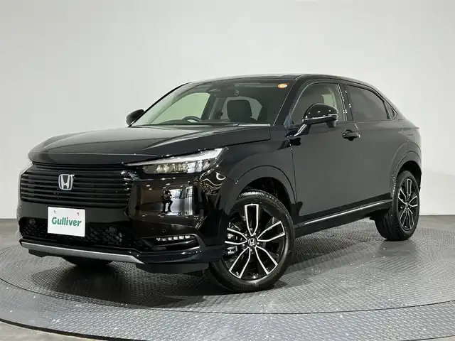 ホンダ ヴェゼル ハイブリッド e:HEV Z 愛媛県 2025(令7)年 0.1万km クリスタルブラックパール ・Honda SENSING	/・ブラインドスポットインフォメーション/・アダプティブドライビングビーム(ADB)/ ・Honda CONNECT for Gathers＋ナビ装着用スペシャルパッケージ/（フルセグTV・BT・FM・AM・applecarplay・android auto・USB）/・運転席助手席シートヒーター/・ハンズフリーアクセスパワーテールゲート(予約クローズ機能付)/・LEDシーケンシャルターンシグナルランプ/・18インチアルミホイール/・コンビシート/・本革巻きステアリング/・衝突軽減ブレーキ/・レーダークルーズコントロール/・オートマチックハイビーム/・ステアリングヒーター/・スペアキー