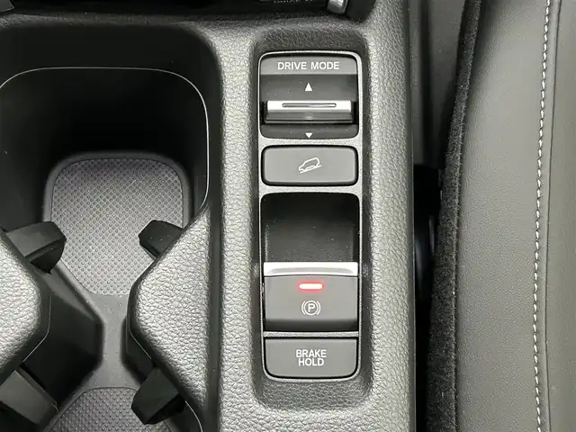 ホンダ ヴェゼル ハイブリッド e:HEV Z 愛媛県 2025(令7)年 0.1万km クリスタルブラックパール ・Honda SENSING	/・ブラインドスポットインフォメーション/・アダプティブドライビングビーム(ADB)/ ・Honda CONNECT for Gathers＋ナビ装着用スペシャルパッケージ/（フルセグTV・BT・FM・AM・applecarplay・android auto・USB）/・運転席助手席シートヒーター/・ハンズフリーアクセスパワーテールゲート(予約クローズ機能付)/・LEDシーケンシャルターンシグナルランプ/・18インチアルミホイール/・コンビシート/・本革巻きステアリング/・衝突軽減ブレーキ/・レーダークルーズコントロール/・オートマチックハイビーム/・ステアリングヒーター/・スペアキー