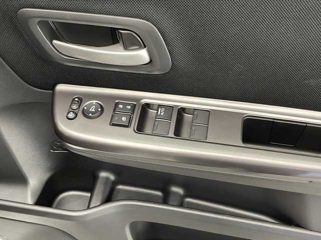 ホンダ フリード G ブラックスタイル 宮崎県 2023(令5)年 0.7万km プラチナホワイトパール 禁煙車/ホンダセンシング/純正ナビTV/（VXM-234VFi/CD/DVD/Bluetooth/フルセグTV)/純正バックカメラ/純正ドライブレコーダー/純正ビルトインETC/純正LEDオートライト/純正フロアマット/両側電動スライドドア/アダプティブクルーズコントロール/レーンディパーチャーアラート/クリアランスソナー/ウインカードアミラー/オートエアコン/スマートキー/プッシュエンジンスタート/スペアキー/新車時保証書/取扱い説明書