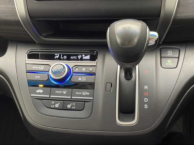 ホンダ フリード G ブラックスタイル 宮崎県 2023(令5)年 0.7万km プラチナホワイトパール 禁煙車/ホンダセンシング/純正ナビTV/（VXM-234VFi/CD/DVD/Bluetooth/フルセグTV)/純正バックカメラ/純正ドライブレコーダー/純正ビルトインETC/純正LEDオートライト/純正フロアマット/両側電動スライドドア/アダプティブクルーズコントロール/レーンディパーチャーアラート/クリアランスソナー/ウインカードアミラー/オートエアコン/スマートキー/プッシュエンジンスタート/スペアキー/新車時保証書/取扱い説明書