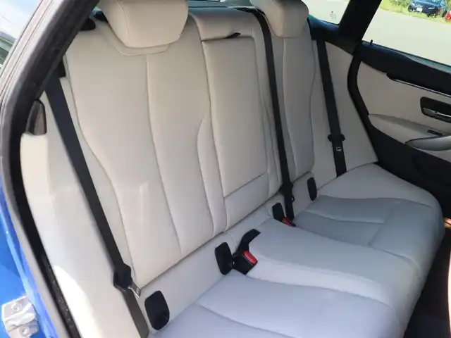 ＢＭＷ ４２０ｉ グランクーペ Mスポーツ 宮城県 2015(平27)年 4.5万km エストリル・ブルー ワンオーナー/純正ナビ/・ＣＤ・ＤＶＤ・ＢＴ・ＵＳＢ・ＡＵＸ/バックカメラ/インテリジェントセーフティ/・衝突警告・歩行者警告・車線逸脱警告/アダプティブクルーズコントロール/コンフォートアクセス/パワーテールゲート/ホワイトレザーシート/・左右パワーシート・シートヒーター/・Ｄ席メモリー機能付き/マニュアルモード付/・パドルシフト/ミラー一体型ＥＴＣ/アイドリングストップ/プッシュスタート/キセノンヘッドライト/Ｍスポーツ純正１８インチＡＷ