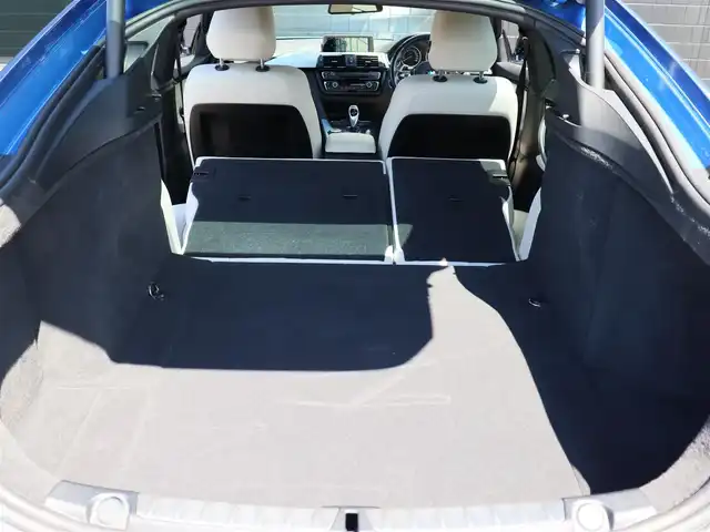 ＢＭＷ ４２０ｉ グランクーペ Mスポーツ 宮城県 2015(平27)年 4.5万km エストリル・ブルー ワンオーナー/純正ナビ/・ＣＤ・ＤＶＤ・ＢＴ・ＵＳＢ・ＡＵＸ/バックカメラ/インテリジェントセーフティ/・衝突警告・歩行者警告・車線逸脱警告/アダプティブクルーズコントロール/コンフォートアクセス/パワーテールゲート/ホワイトレザーシート/・左右パワーシート・シートヒーター/・Ｄ席メモリー機能付き/マニュアルモード付/・パドルシフト/ミラー一体型ＥＴＣ/アイドリングストップ/プッシュスタート/キセノンヘッドライト/Ｍスポーツ純正１８インチＡＷ